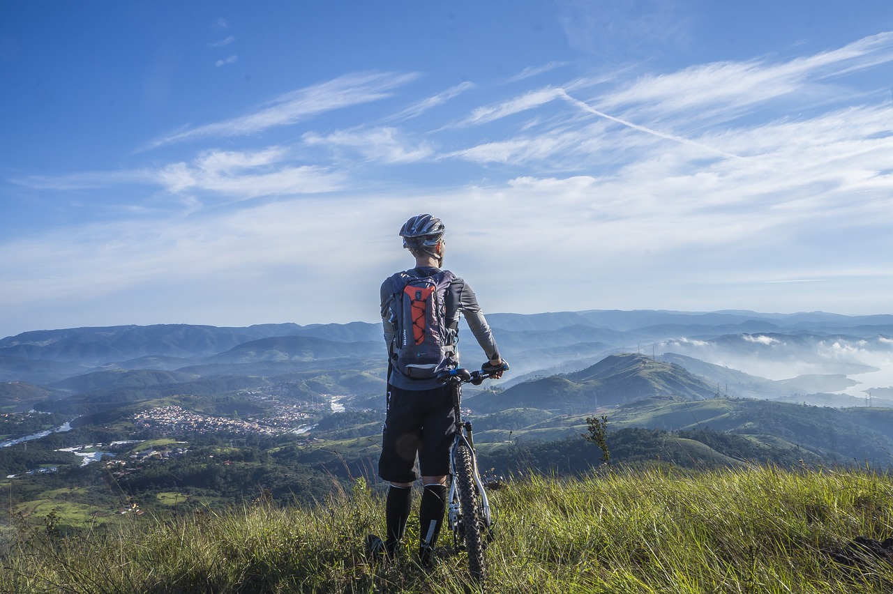 Los accesorios básicos para ciclismo de montaña: ¿Qué necesitas?