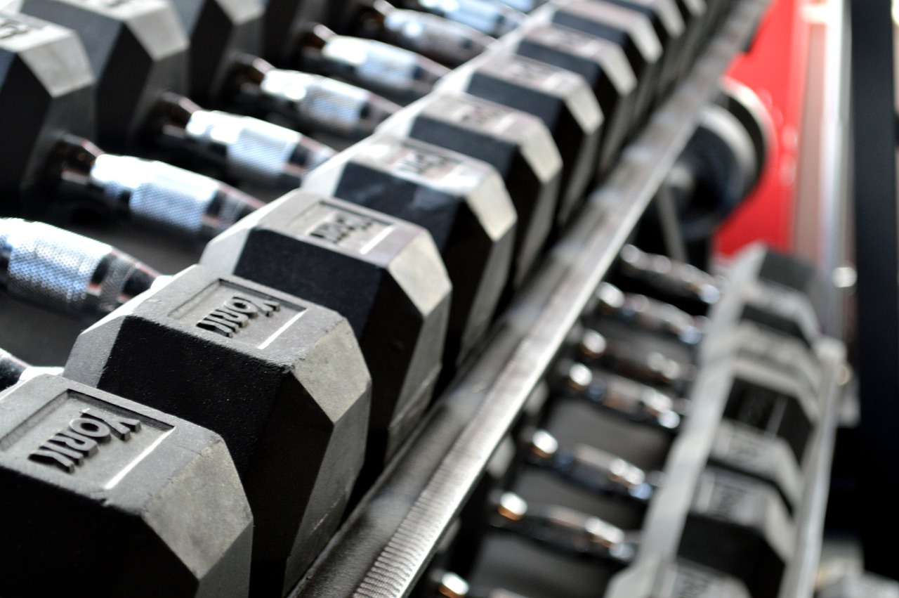 Ejercicios con mancuernas para tu entrenamiento en casa